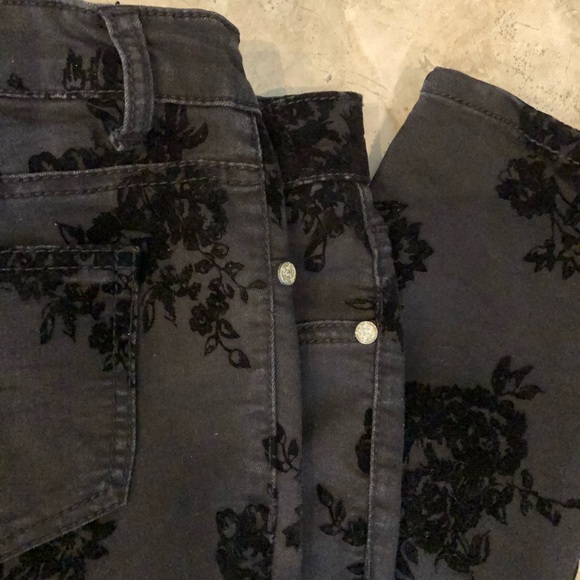 2/1 Cherokee Girls Black Floral Skinny Jeans Size 16 - Picture 4 of 5